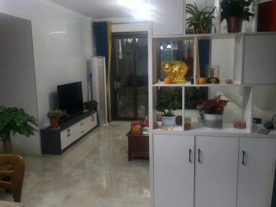 常平《银河花园》  户型方正，T字户型，无横梁，户户带大飘窗！