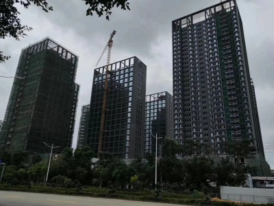 凤岗豪宅《壹号公馆》永盛大街5栋大型花园小区，双层地下停车场