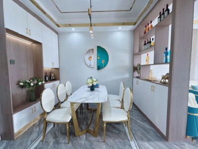 龙华松元夏地铁口300米【官湖景苑】 4栋花园地下停车场，可落户，可分期10年