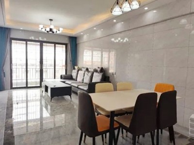 东莞朗悦豪庭在哪里？能买吗？ (朗悦豪庭) 三房32.8万/套，可分期八年，自带大型停车场