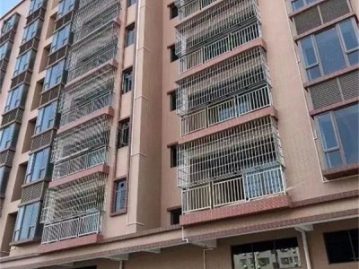 东莞凤岗田心围《依山雅居》临深楼盘，户型方正 南北通透，首付8万起 精装现房，停车方便