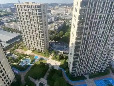 厚街湖畔悦府产权性质？2023厚街湖畔悦府）规划简介（湖畔悦府）两房总价33万 首付16万 通天然气 分期十年